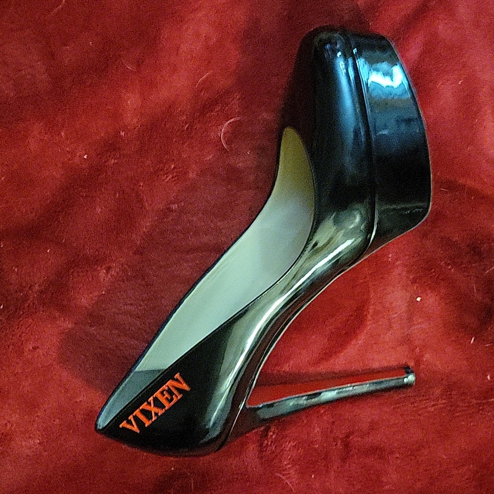 Christian Louboutin Red Bottoms black Vixen Pumps 39.5